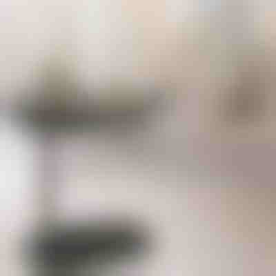 Mesa auxiliar portátil para sofá o dormitorio | DESKICA